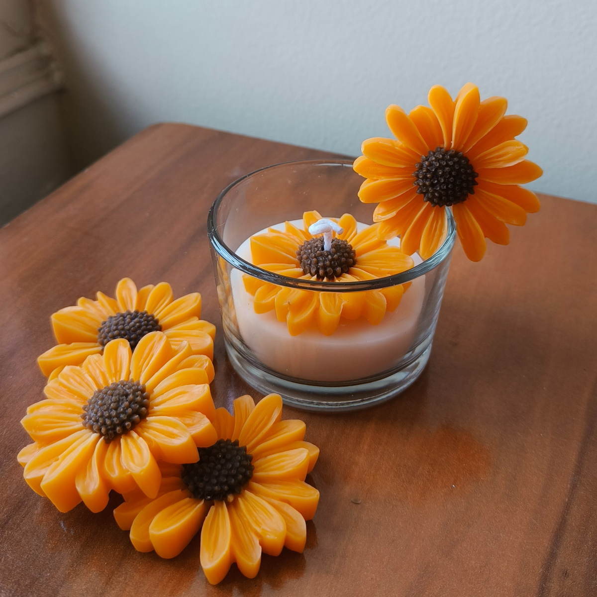 Premium scented sunflower jar candle