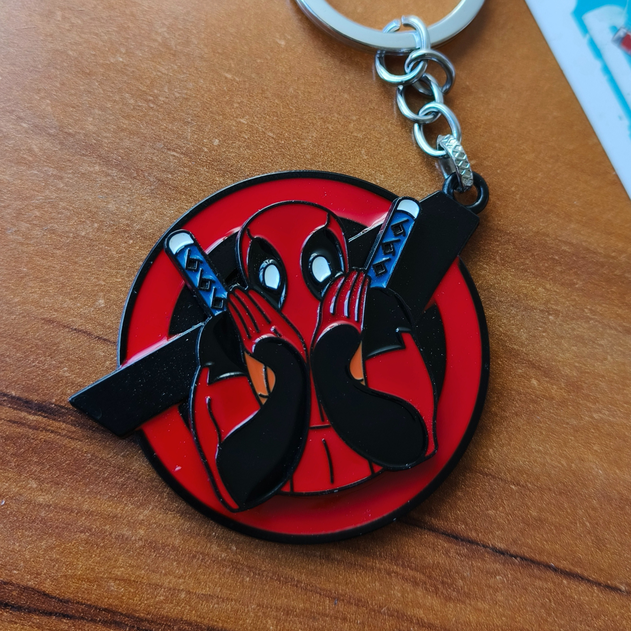 🔥 Deadpool Metal Keychain – Shocked Face Edition